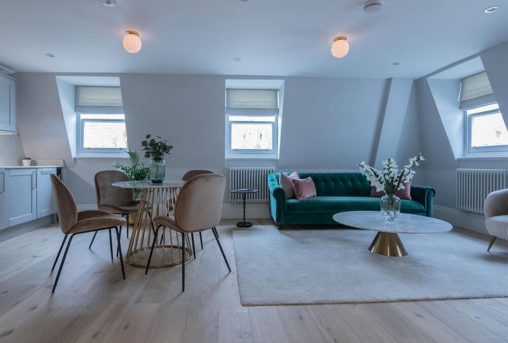 Royal Kensington Penthouse IX- 3 bed