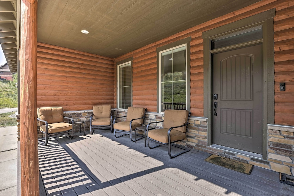 Deluxe Granby Ranch Hillside Home: Private Hot Tub