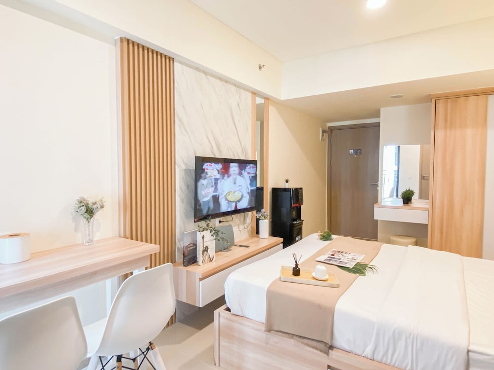 Warm Minimalist Studio Apartment Near Paramadina University At Meikarta