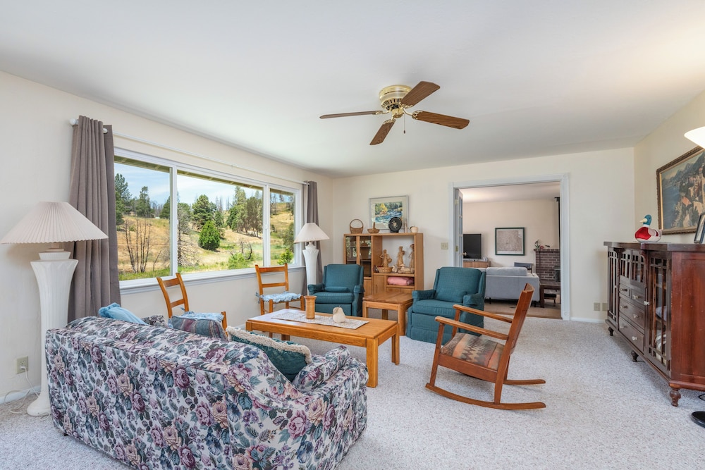 OFF THE Beaten Path Mariposa 3BD + EV Charger view 3