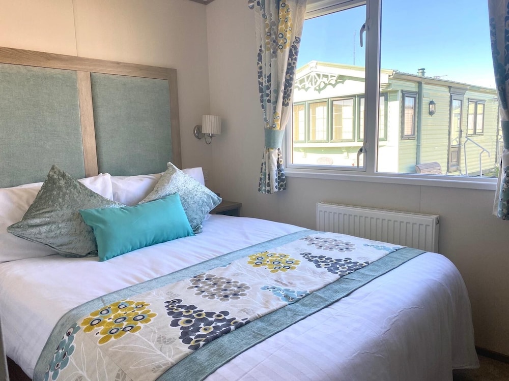 Bay View 37 Oceans Edge by PRL Lodge Hire view 3
