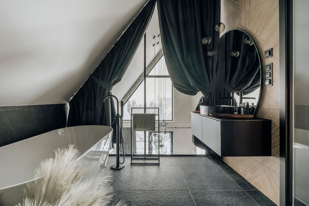 Crystal Pine Spa - LoftAffair Collection