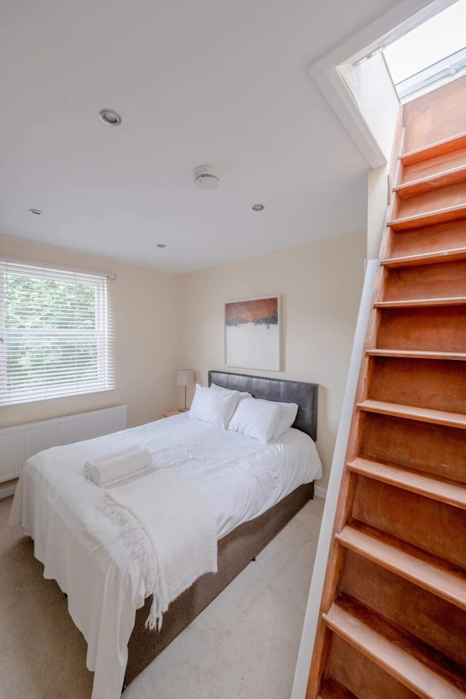 Lovely 2 Bedroom Apartment With Great Transport Links