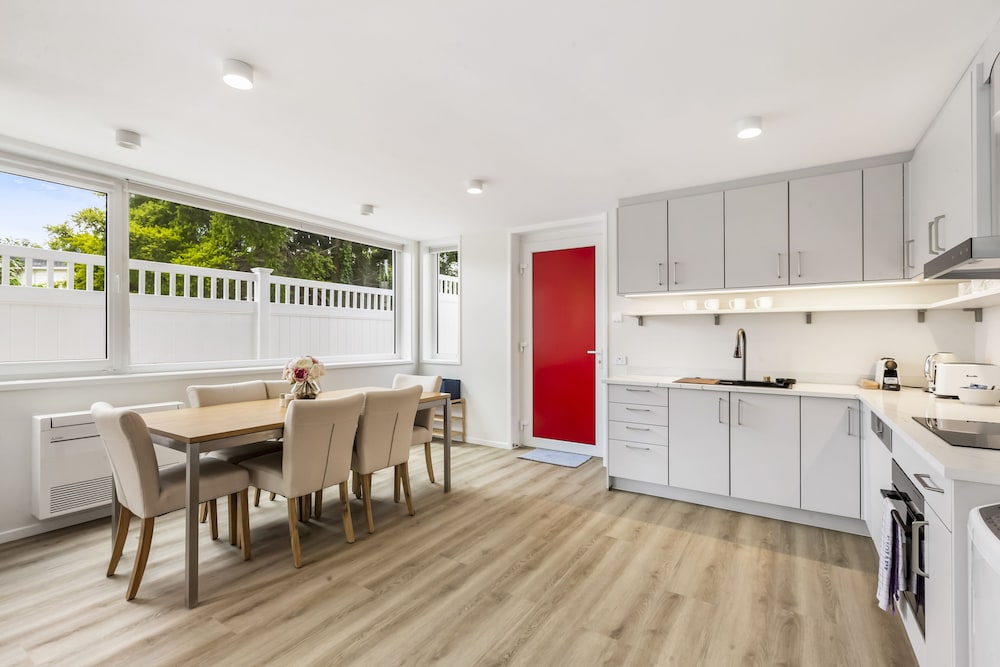 Brand New Retreat  Halfmoon Bay-Netflix view 4