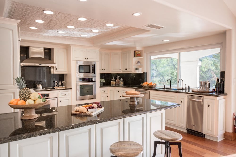 De Luz by Avantstay 5 Acre Estate w Lake Pool Hot Tub