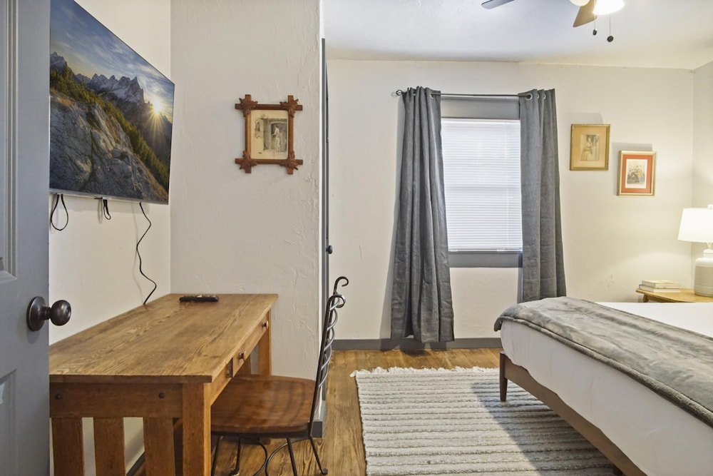 Oklahoma City Vacations - 3-story 6-bedroom 4 Bathrooms 3min-asian Dist - Property Image 38