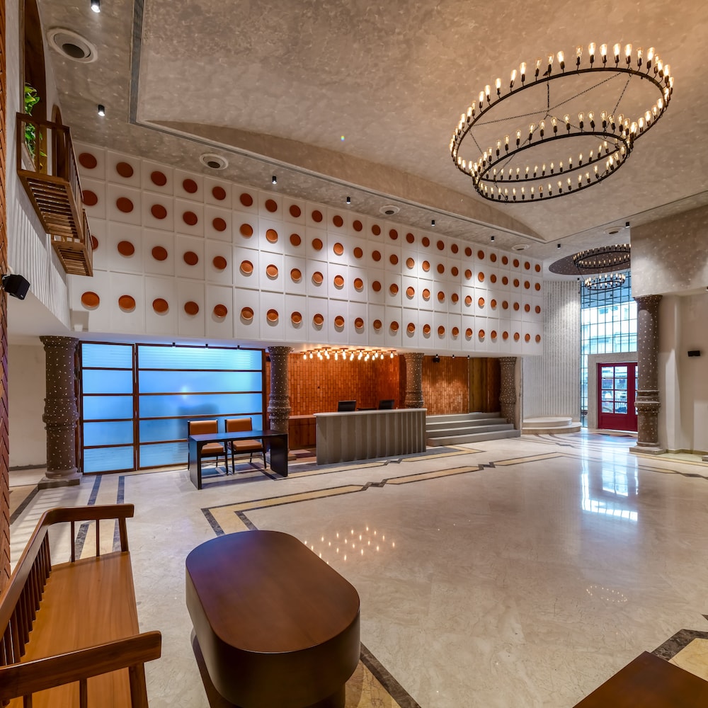 Lobby & Reception