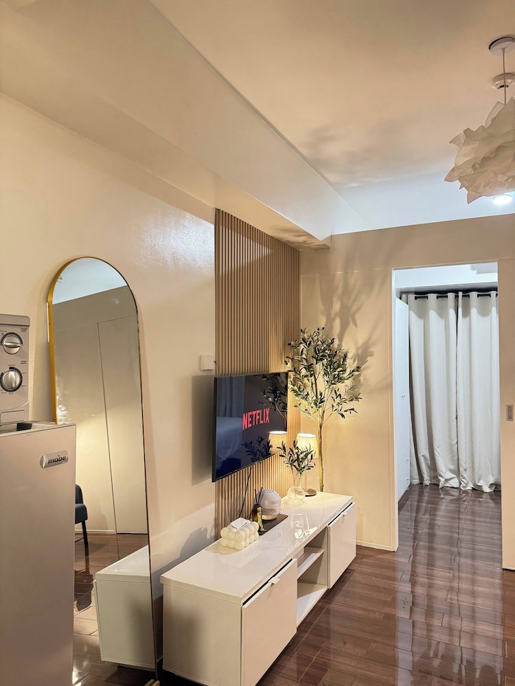 Entire Room in Makati Center With Fast Wifi
