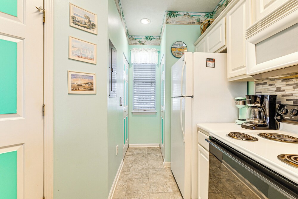 4 Mi to Ocean: Myrtle Beach Condo w/ Resort Perks