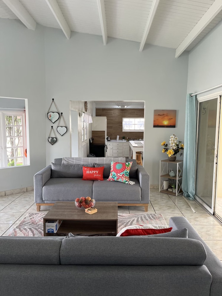 3 Bedroom Villa in Pos Chiquito Sun and Fun 5 Minute Walk to Beach