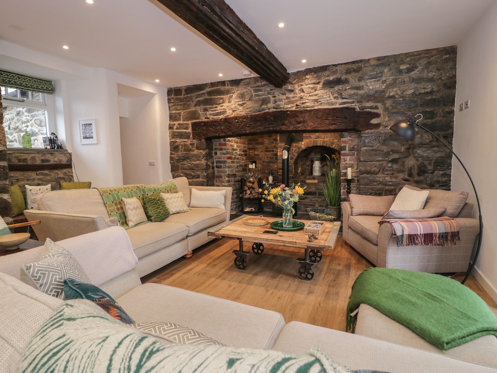 Plas Glan Yr Afon