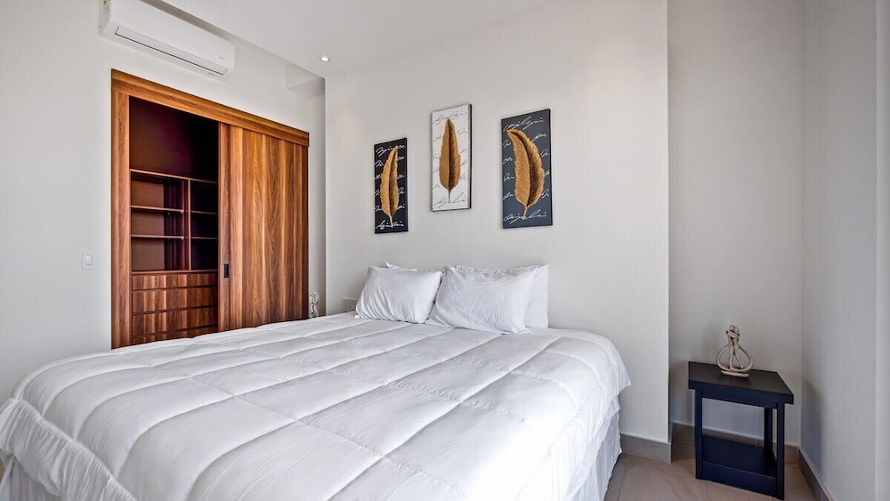 Equipped 3BR House - Pool - Gym - 5 min to Beach