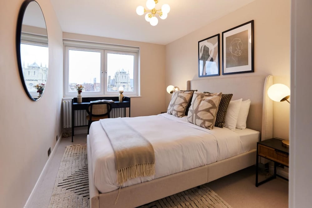 The Hyde Park Hideout - Beckoning 2bdr Flat