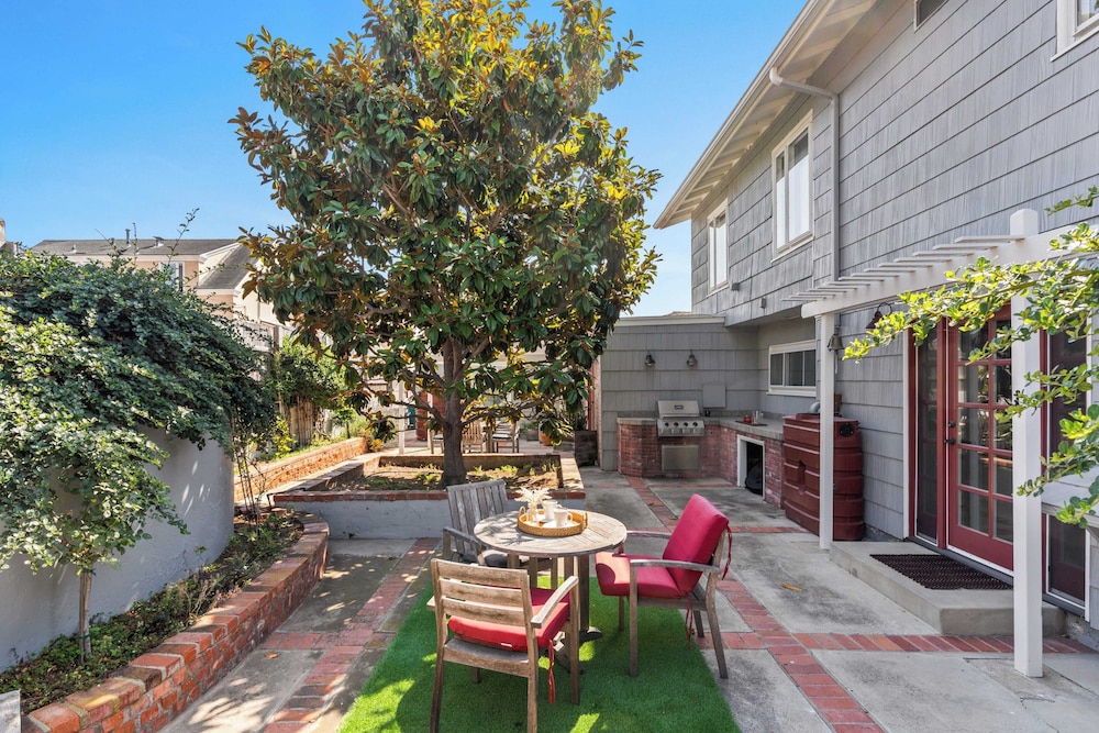 Point Loma Home w/ Putting Green, Firepit + Game Room & Beach Access Zola Street by Avantstay