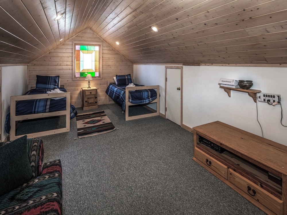 Wine N Pines by Ruidoso Vacation Rentals
