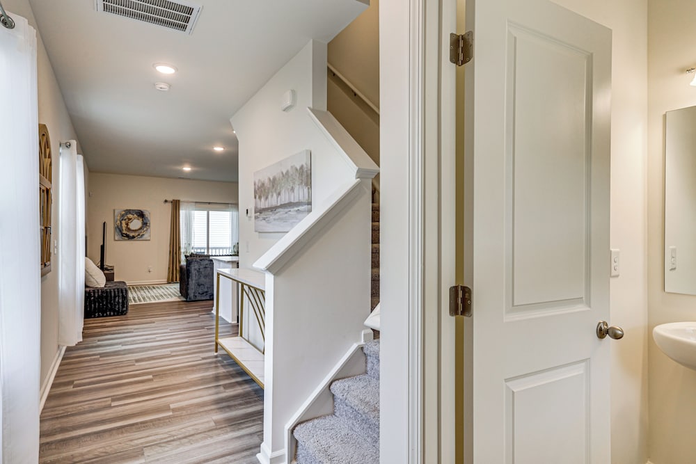 Screened Patio: Townhome 3 Mi to Dtwn Wilson!
