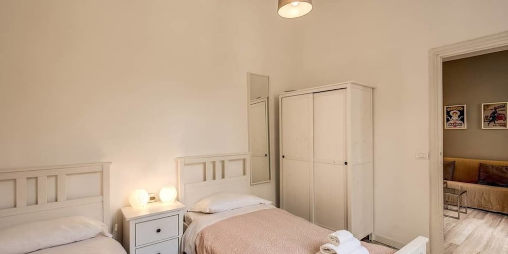 Colosseo 2 Bedroom Walking Distance