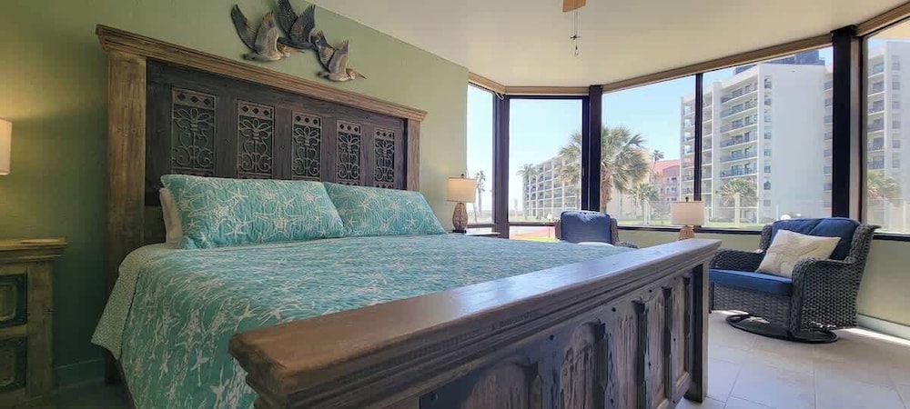 Beachfront Hotspot - New Furnishings - Pool - 1st Floor