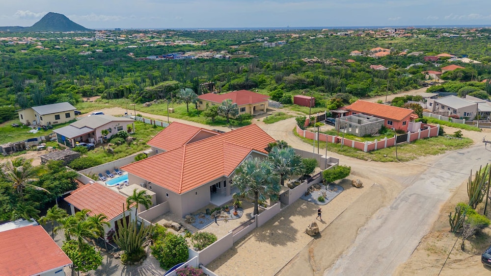 Central 4br3ba Villa w Ocean Views Private Pool