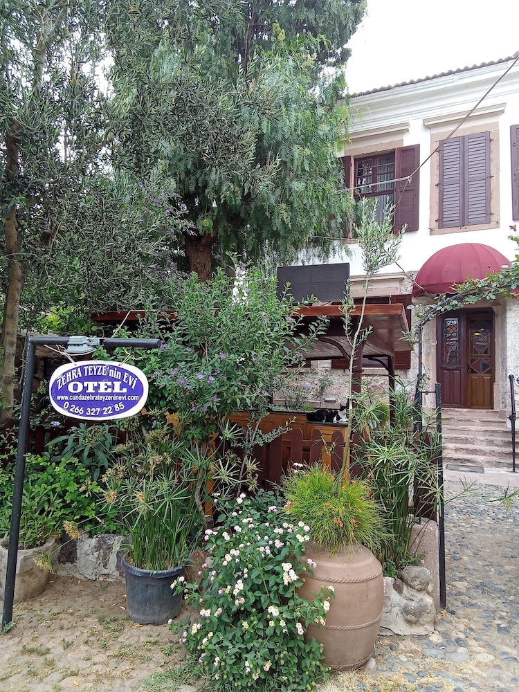 Cunda Zehra Teyzenin Evi