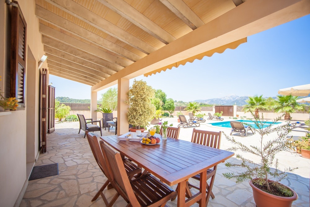 Villa With Pool & Terrace