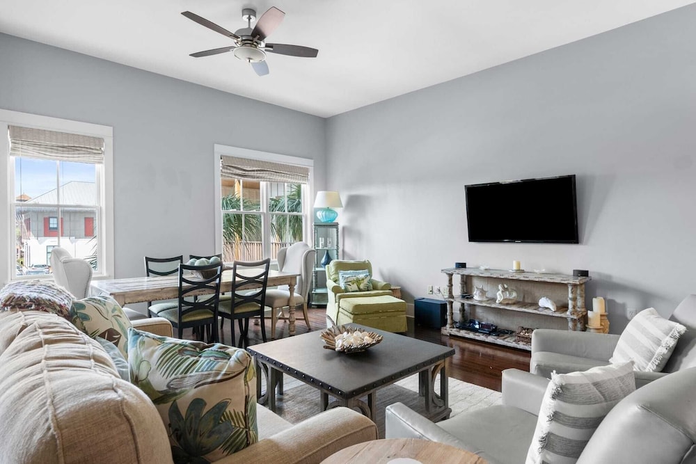 Salty Air & Blue Mountain Flair 3BR Condo w/ Pool, Balcony & Beach Access!
