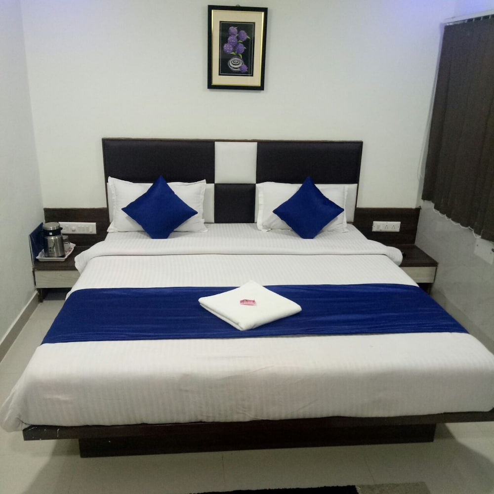 Hotel Lake Palace Ahmedabad