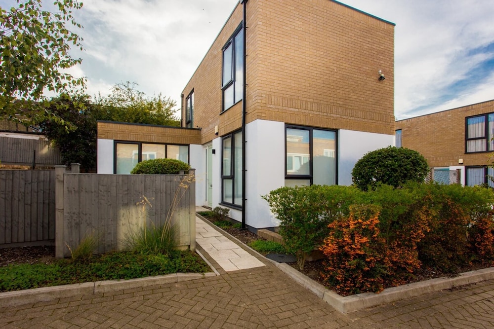 Cosy 2 Bedroom House Near Greenwich