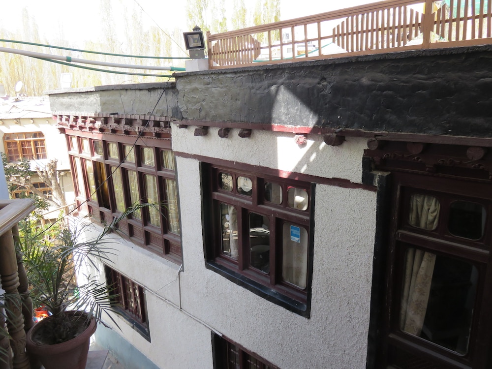 TIH Nezer View Guest House