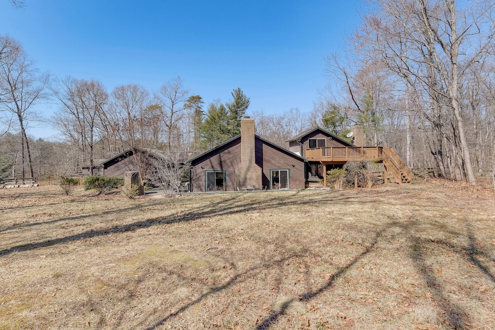 Waterfront Cabin on 32 Acres in Leesburg!