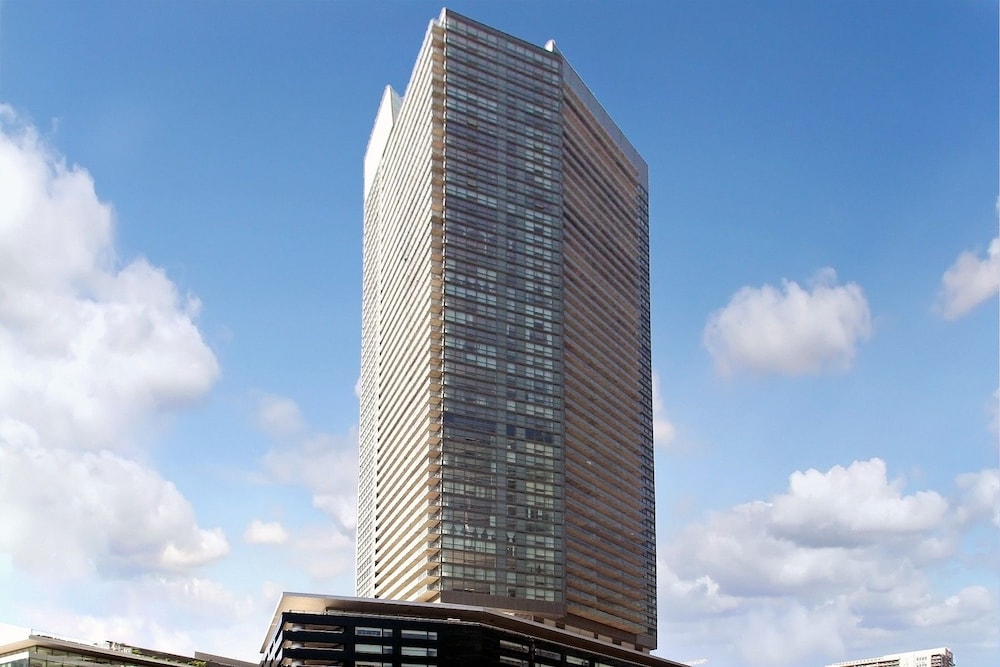 Applewood Suites - Luxury Condo - Image 1