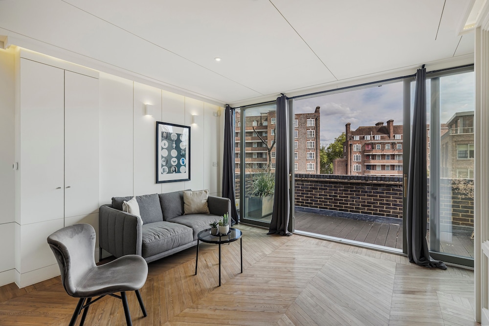 Spacious 5 Bdrm Townhouse in Camden