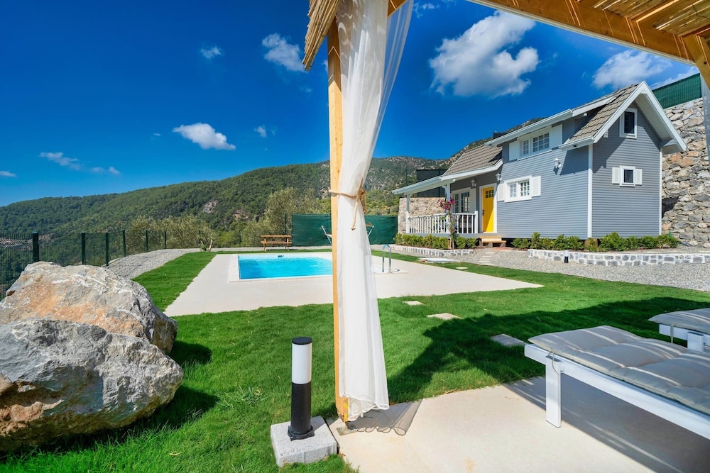 The Box House & Seaview & Private Pool