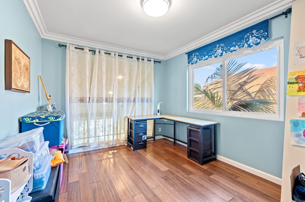 Spacious 4BR Family Retreat w Private Pool