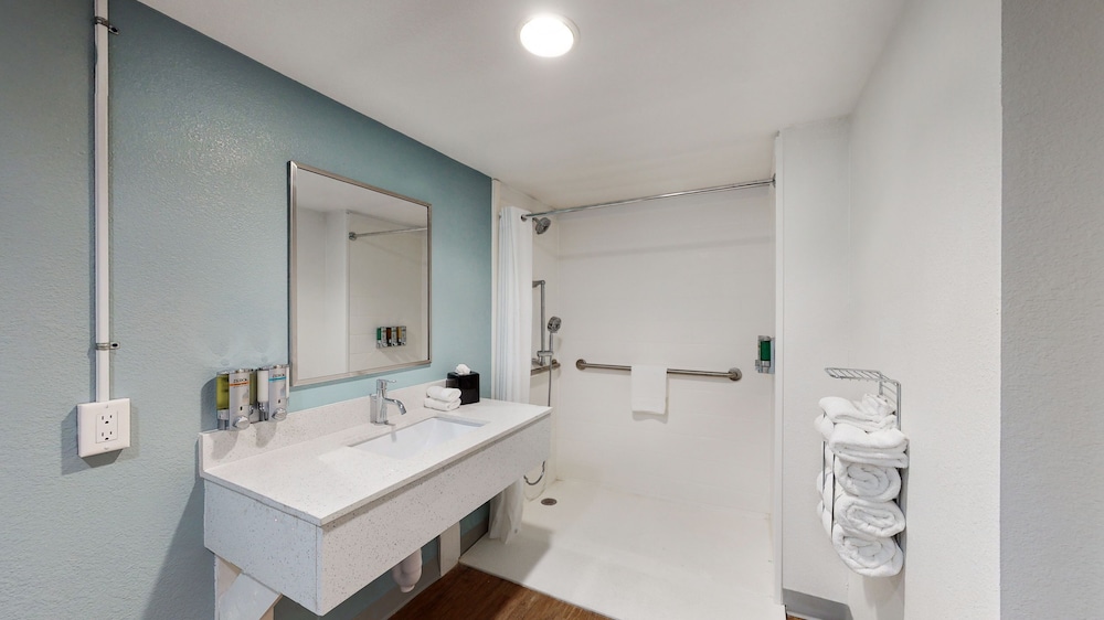 voco College Station Aggieland by IHG
