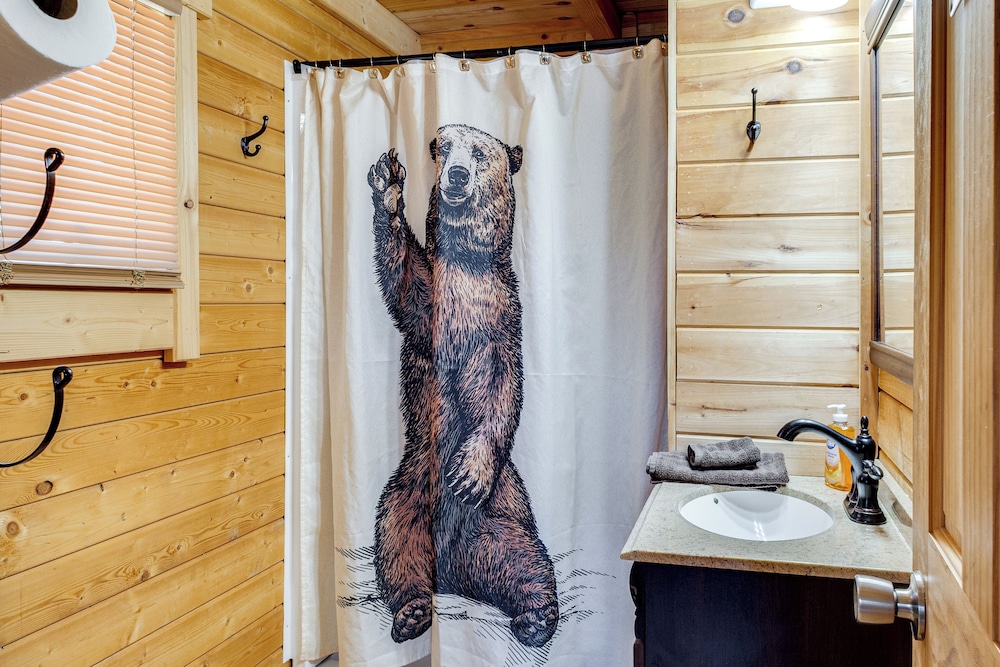 Fire Pit + Pool Access: Cozy Cabin in Sevierville!