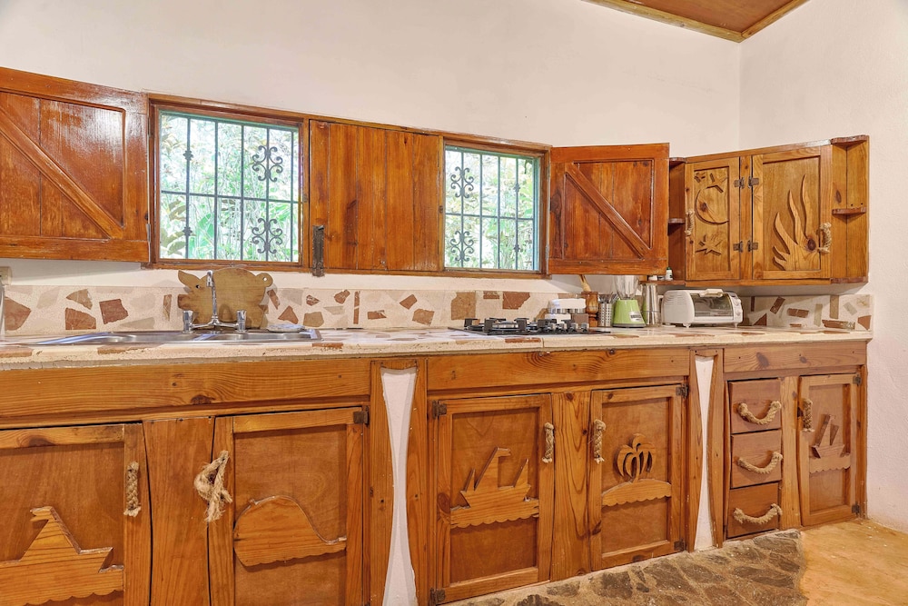 CHALET TROPICAL Hotel & Restaurant-Pizzeria