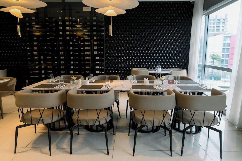 Hotel Residences at Acqua