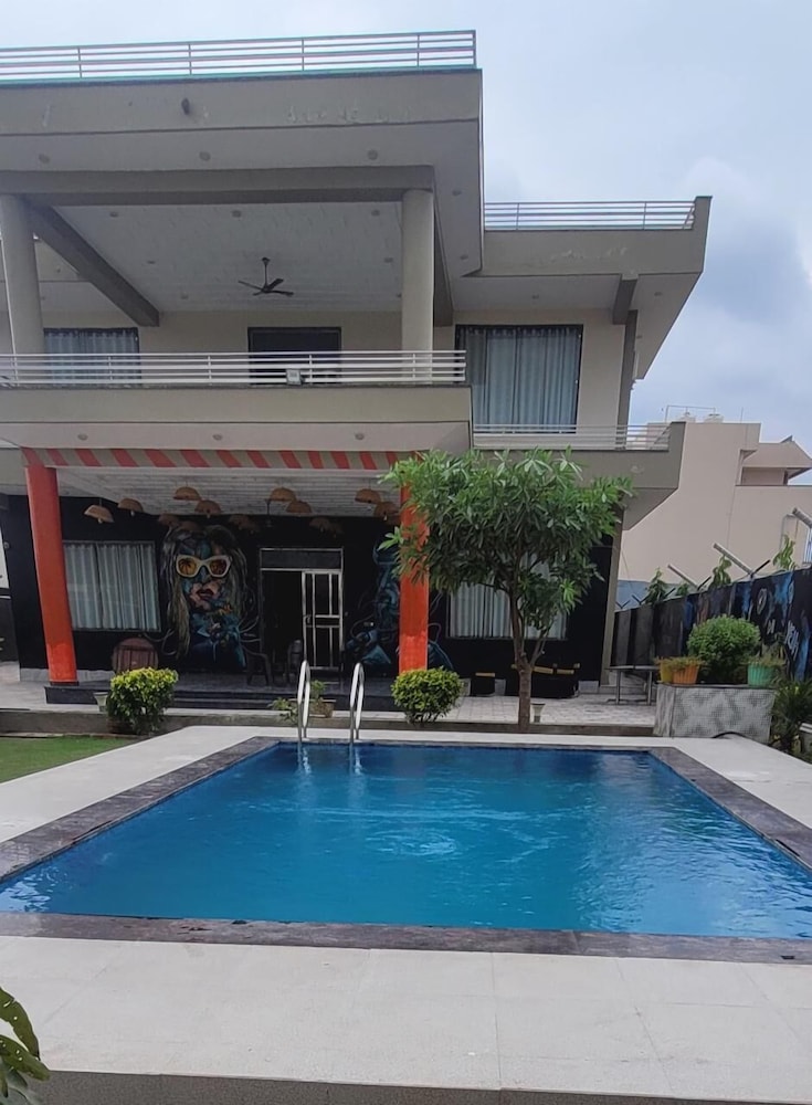 GoBravo 11 6BHK Farm with Pool Sohna Road Gurgaon