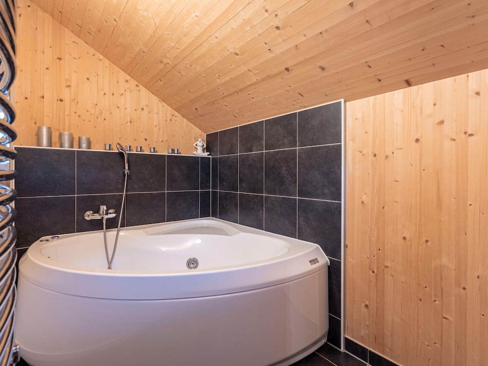 Luxury Retreat With Relaxing Bubble Bath