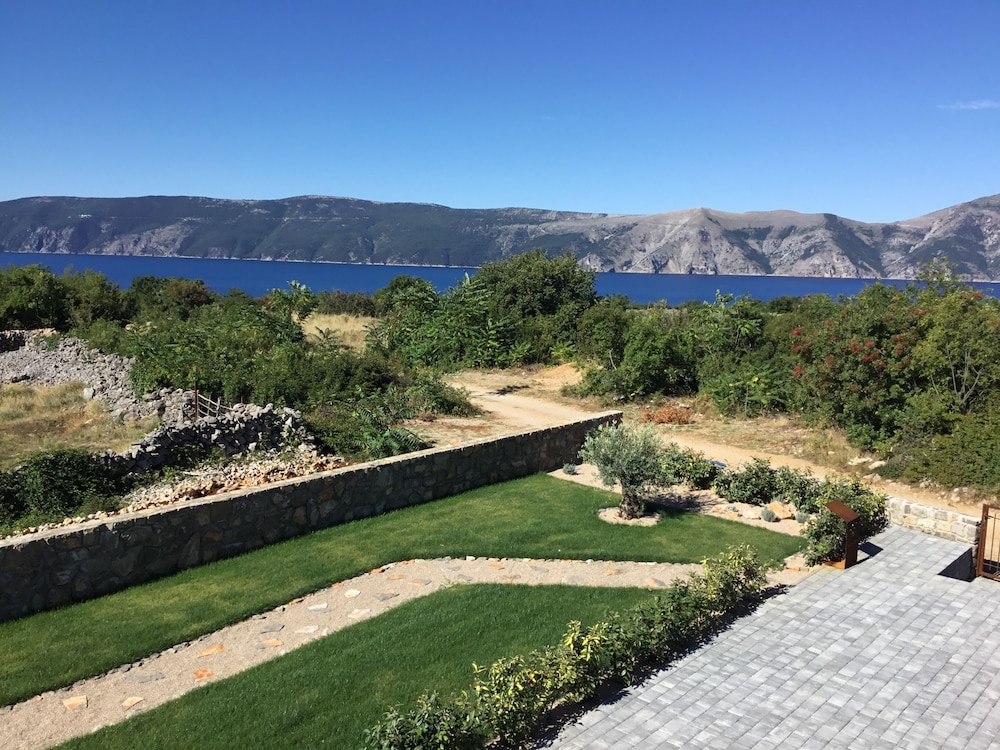 Wabi Sabi Resort & Apartments view 5