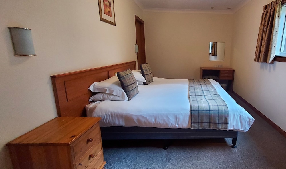 Loch Rannoch Highland Club Red Squirrel Lodge 08