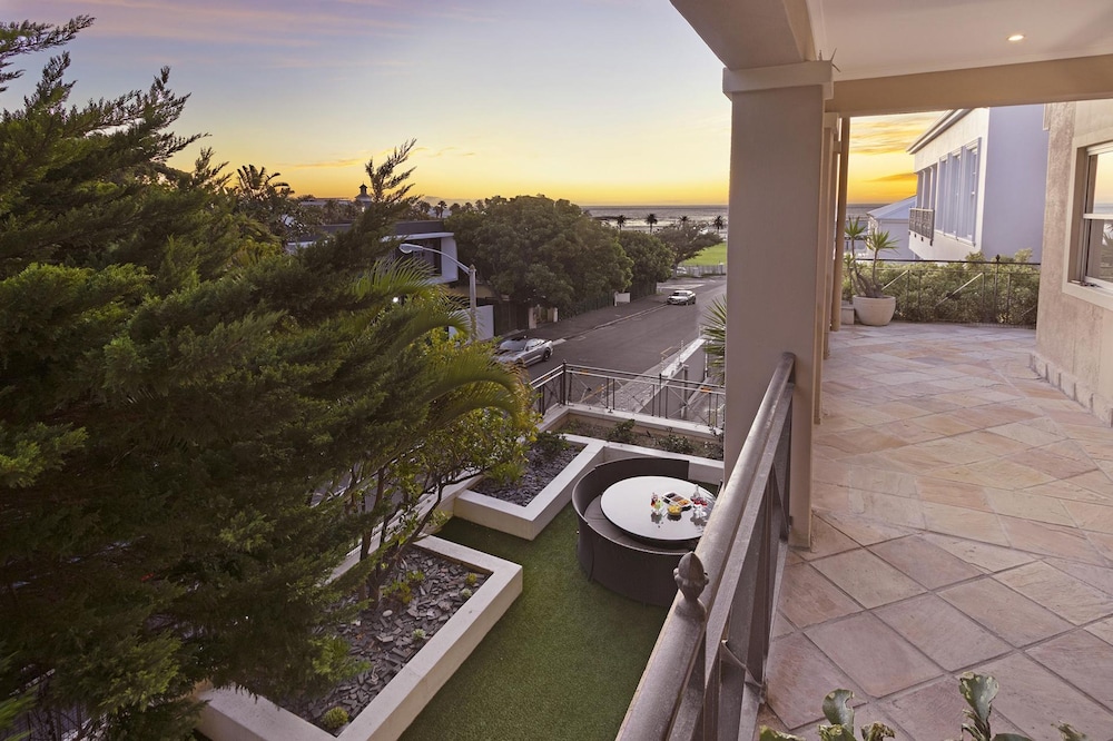 Beachside Manor - 8 Bed Villa 2 Mins From Beach view 5