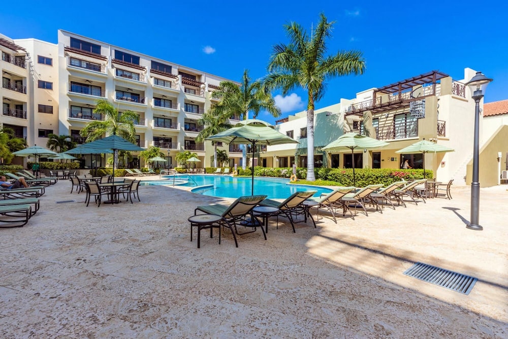 Beautiful 2BR Condo w Great Amenities Palmbeach