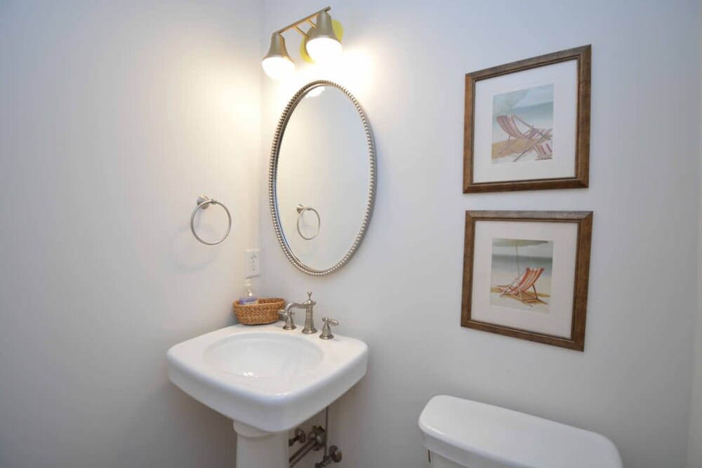 Island Time - Pet Friendly and Minutes From Beach