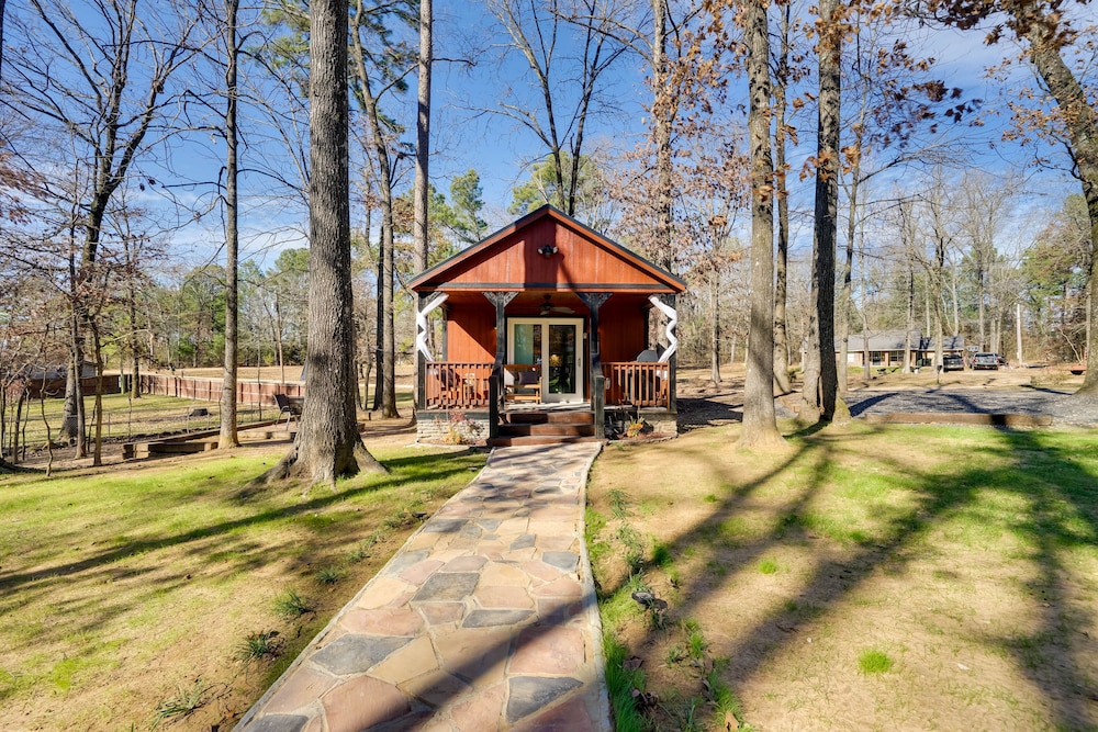 'sweet Spot' Cabin in Broken Bow w/ Fire Pit!