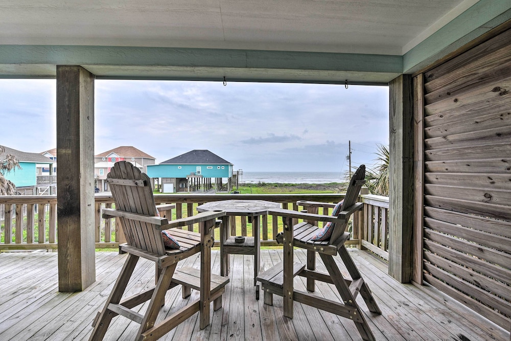Modern Crystal Beach Escape - 225 Feet to Shore! view 5