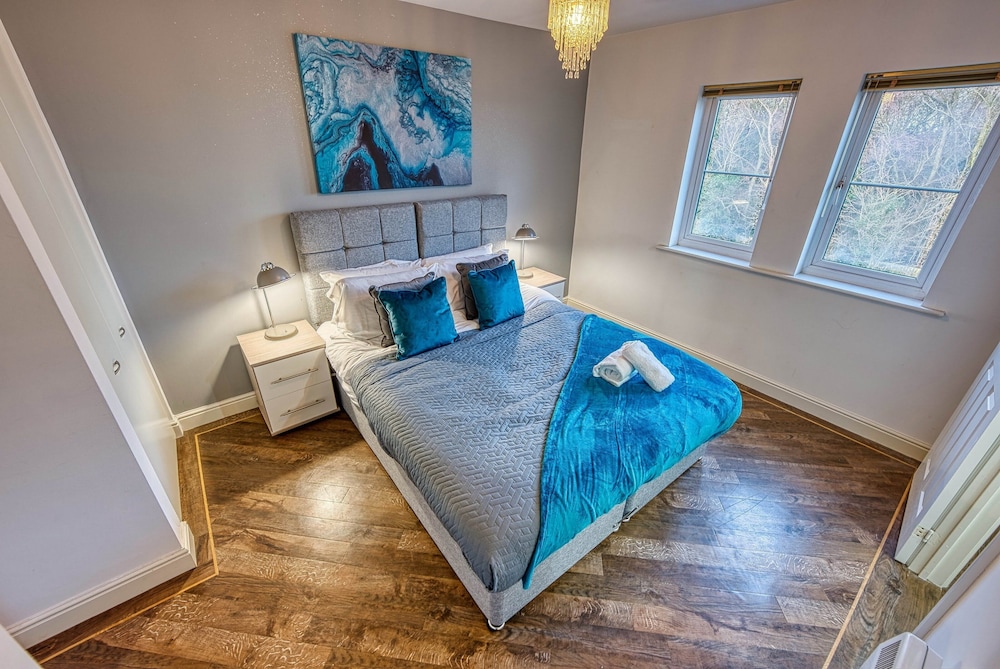 Sutton Coldfield Vacations - Blue Cedar 2 Bed  2 Bath Apartment - Property Image 1