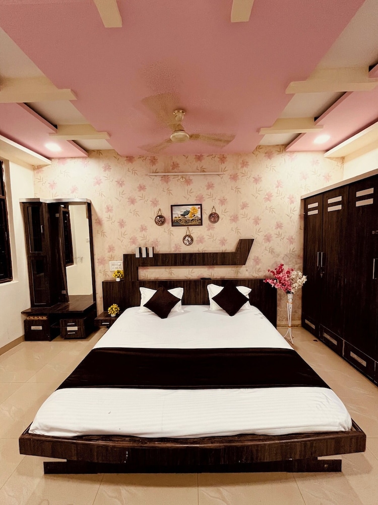 Gokul hotel
