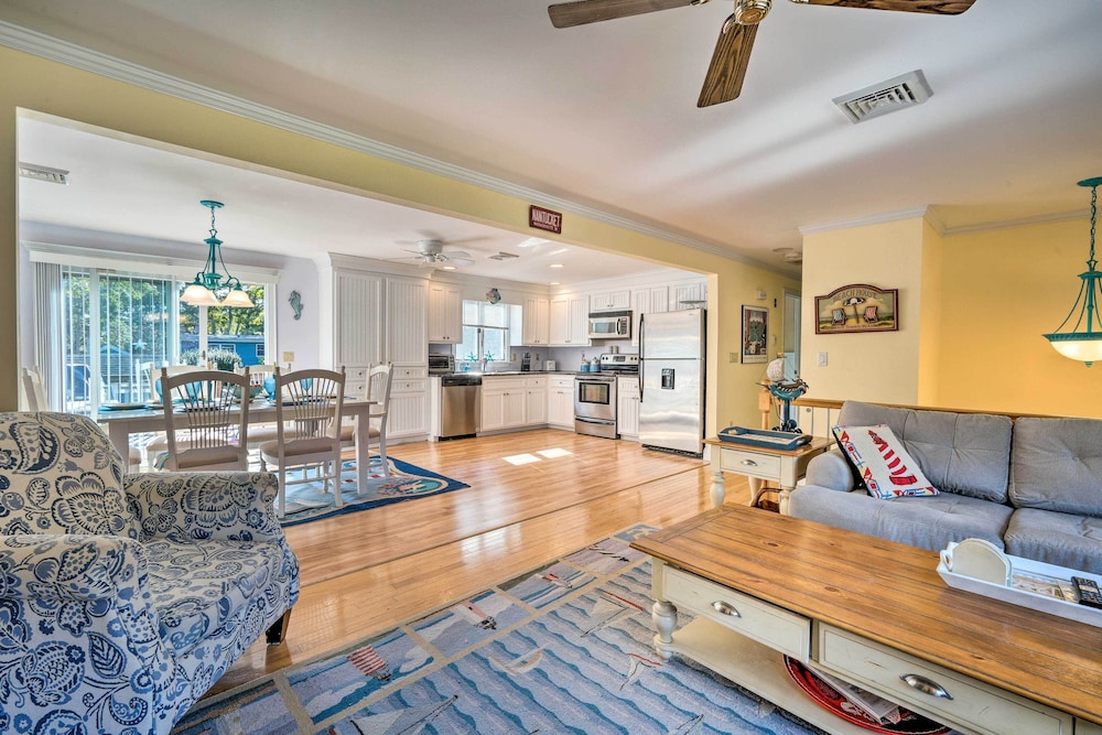 Charming East Falmouth Home: Walk to Private Beach